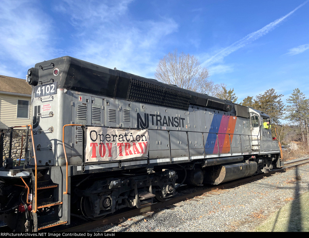 Rear side view of NJT GP40PH-2 # 4102 with the Operation Toys for Tots Banner in Sugar Loaf 